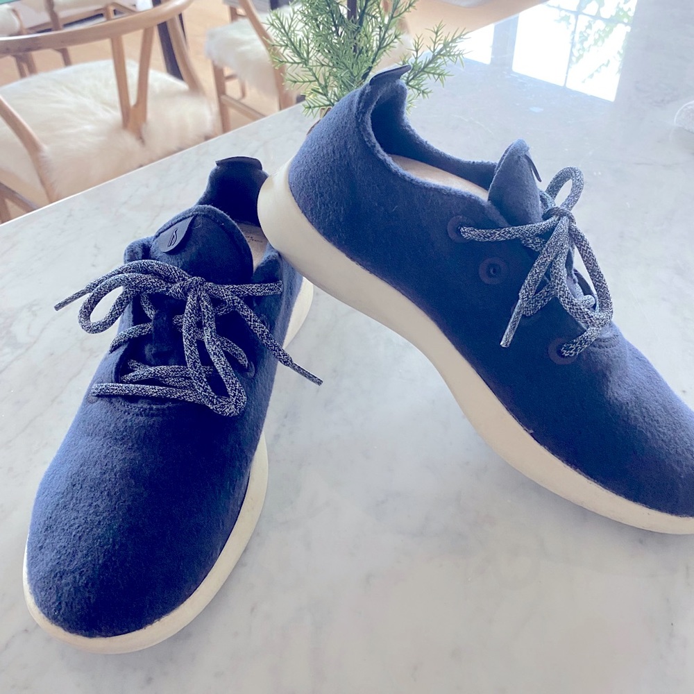 Men’s size 10 Allbirds Navy